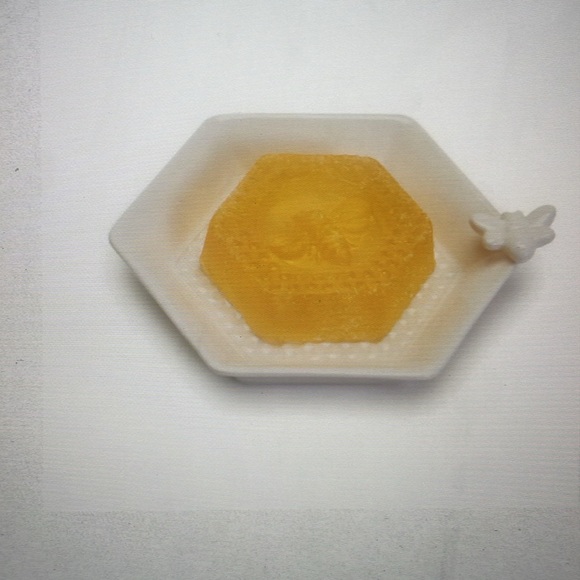 BRAND NEW IN BOX Twos Company Be Clean honey soap, and dish set - Picture 2 of 3